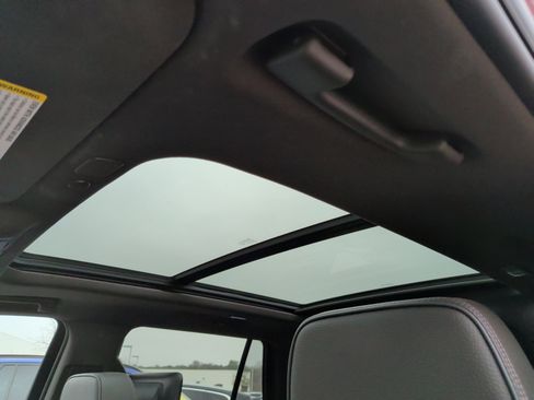 Used 2023 GMC Yukon Denali w/ Advanced Technology Package image 30