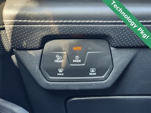 Used 2025 Volkswagen Atlas SE image 23