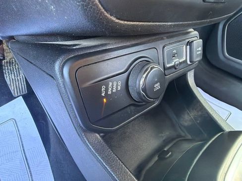 Used 2018 Jeep Renegade Limited w/ UConnect 8.4 Nav Group AWD/4WD image 26