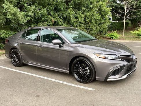 Used 2024 Toyota Camry XSE w/ Navigation Package image 10