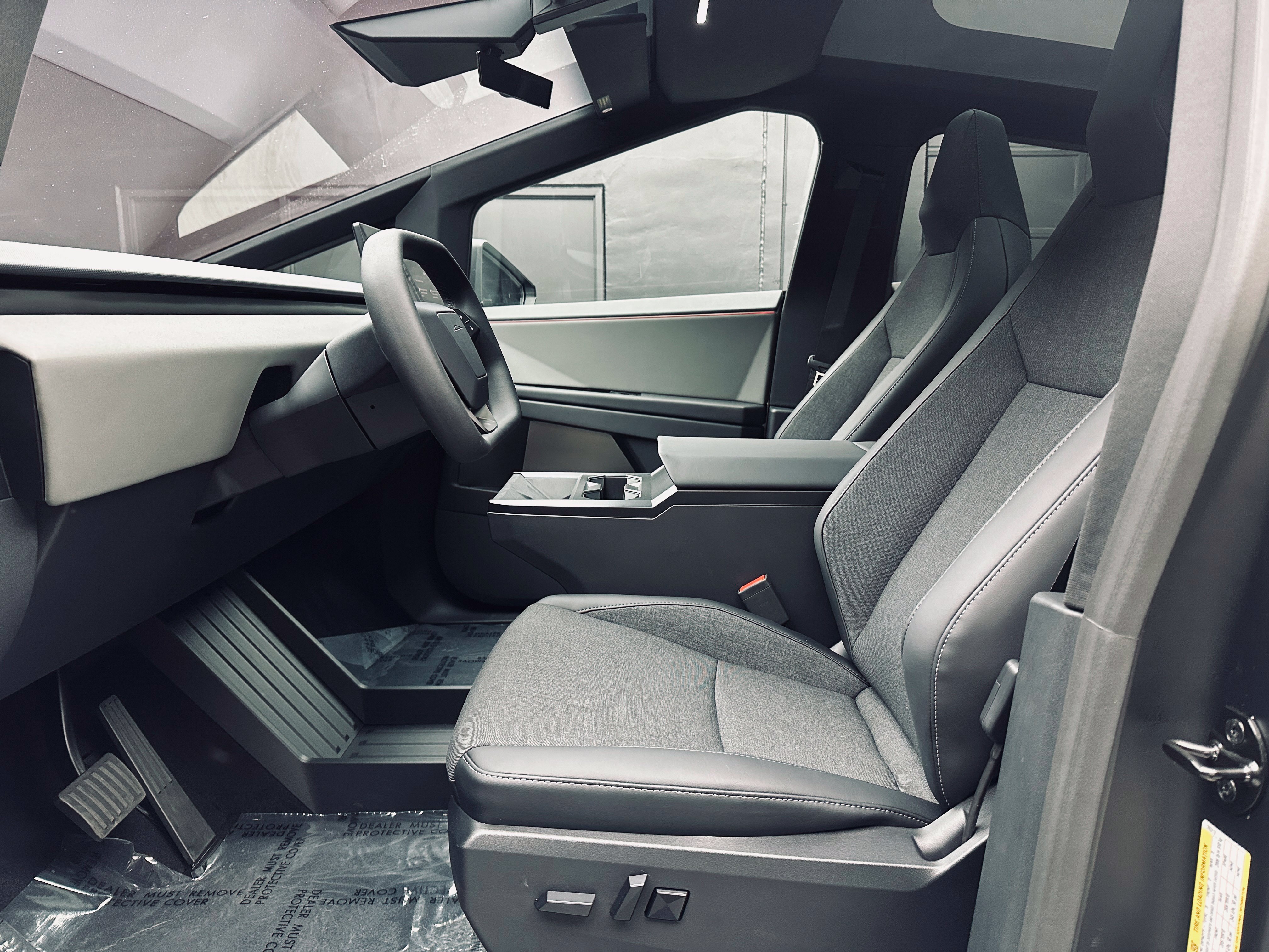 Used 2026 Tesla Cybertruck AWD Crew Cab image 15