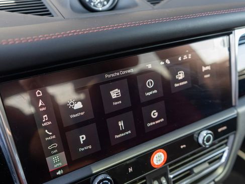 Used 2025 Porsche Macan image 23