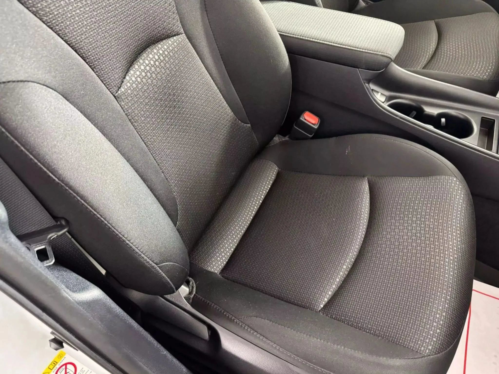 Used 2022 Toyota Prius LE FWD image 38