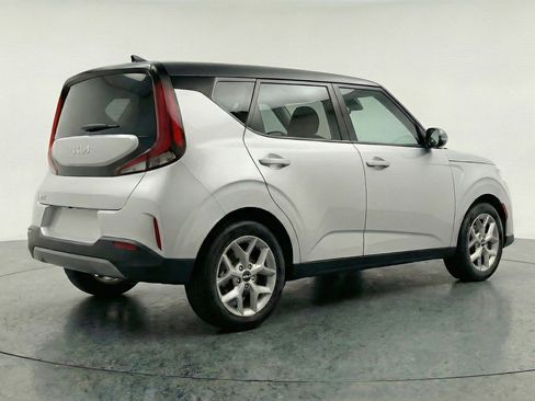 Used 2025 Kia Soul LX w/ LX Technology Package image 9