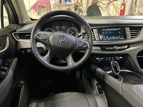 Used 2019 Buick Enclave Essence image 16