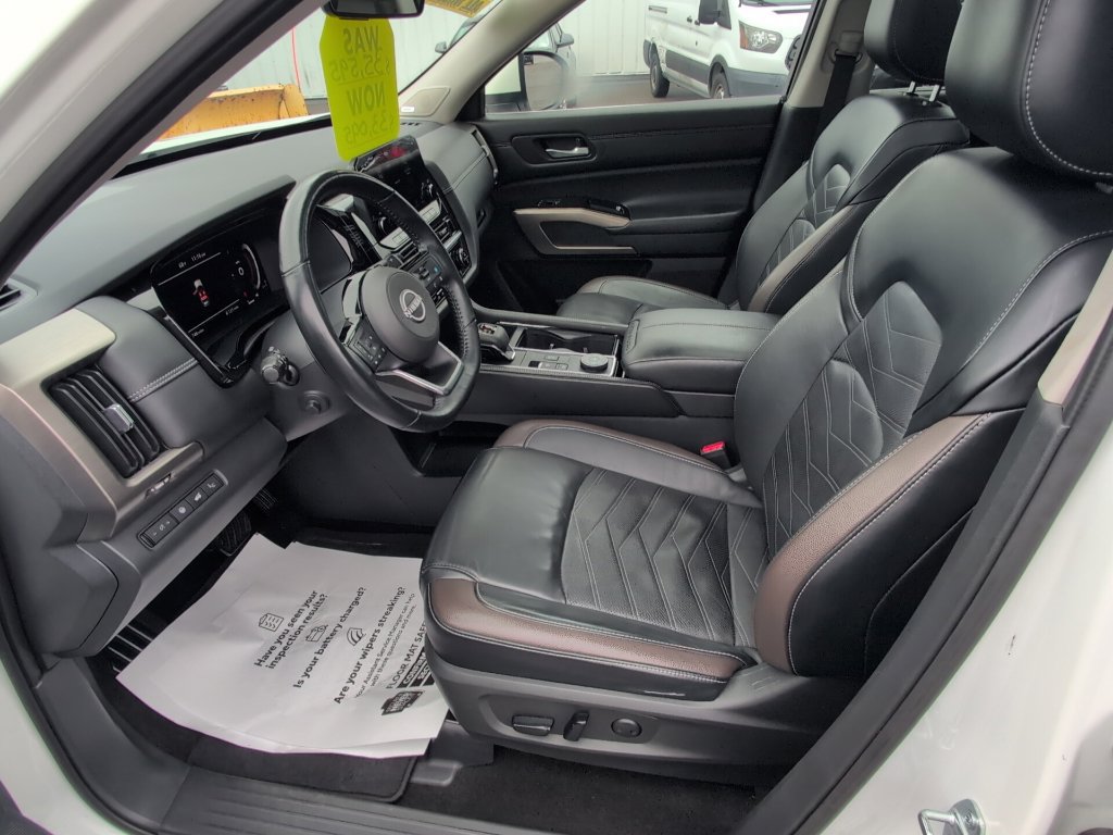 Used 2023 Nissan Pathfinder Platinum AWD/4WD image 18