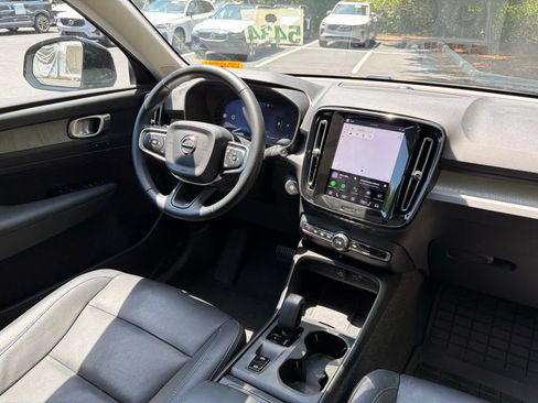 Used 2025 Volvo XC40 B5 Core AWD/4WD image 18