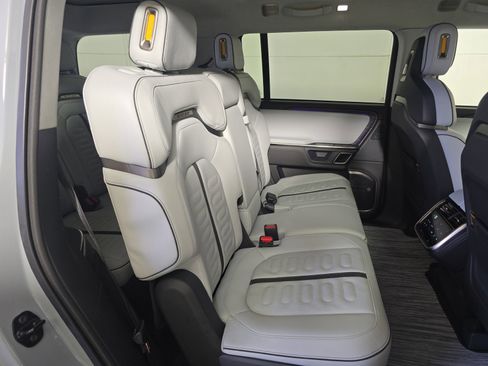 Used 2023 Rivian R1S Launch Edition image 23