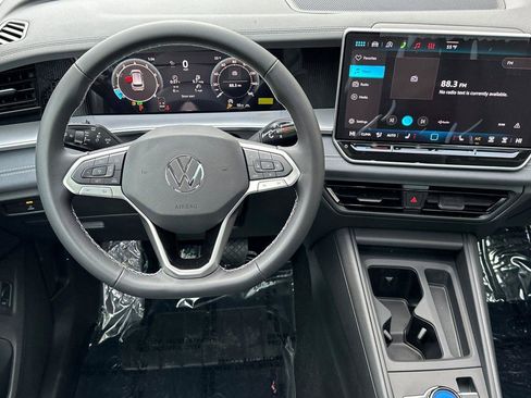New 2026 Volkswagen Tiguan SE image 13