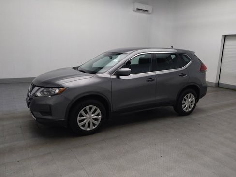 Used 2018 Nissan Rogue S image 2
