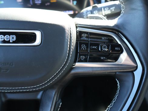 Used 2022 Jeep Grand Cherokee Overland w/ Advanced Protech Group III image 37