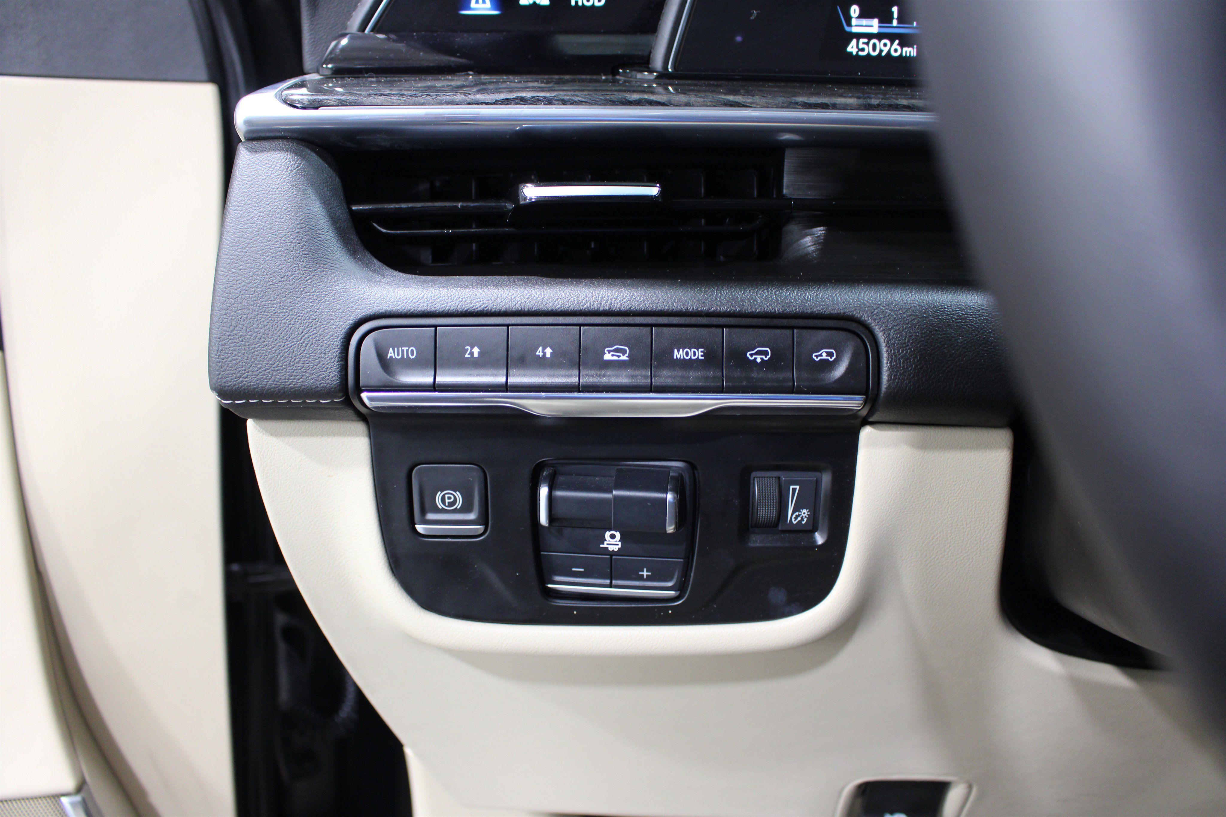 Used 2021 Cadillac Escalade Premium Luxury w/ Driver Assist Tech Package AWD/4WD image 9