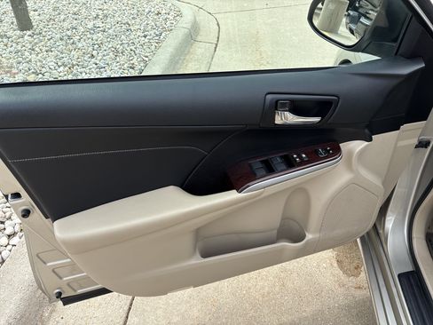 Used 2014 Toyota Camry XLE w/ Leather Package FWD image 11