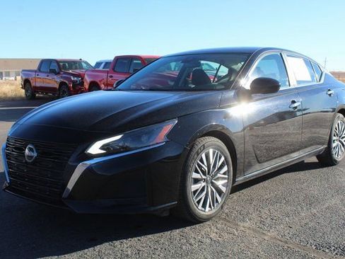 Used 2023 Nissan Altima 2.5 SV image 8