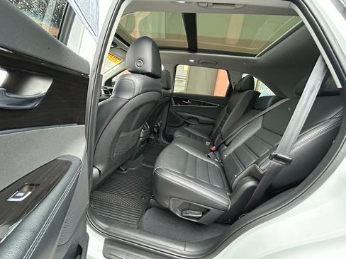 Used 2020 Kia Sorento EX image 16