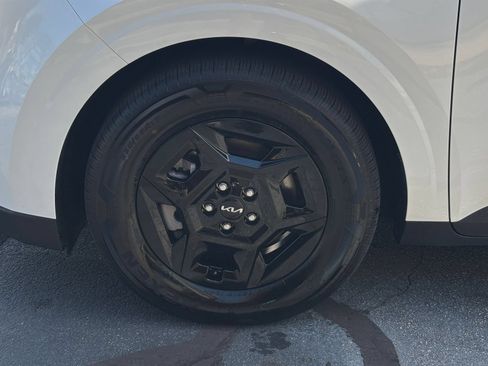 Used 2026 Kia Carnival FWD image 33