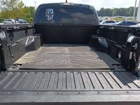 Used 2022 Toyota Tacoma TRD Off-Road AWD/4WD image 28