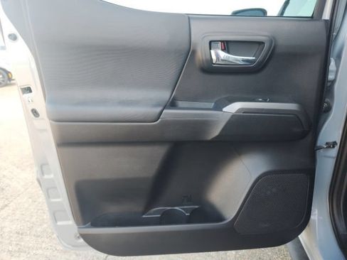 Used 2019 Toyota Tacoma TRD Off-Road AWD/4WD image 21