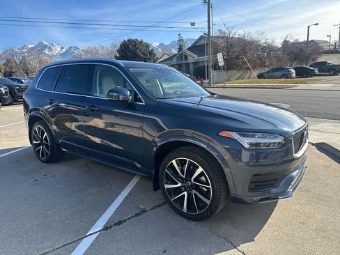 Used 2022 Volvo XC90 T6 Momentum w/ Advanced Package image 3