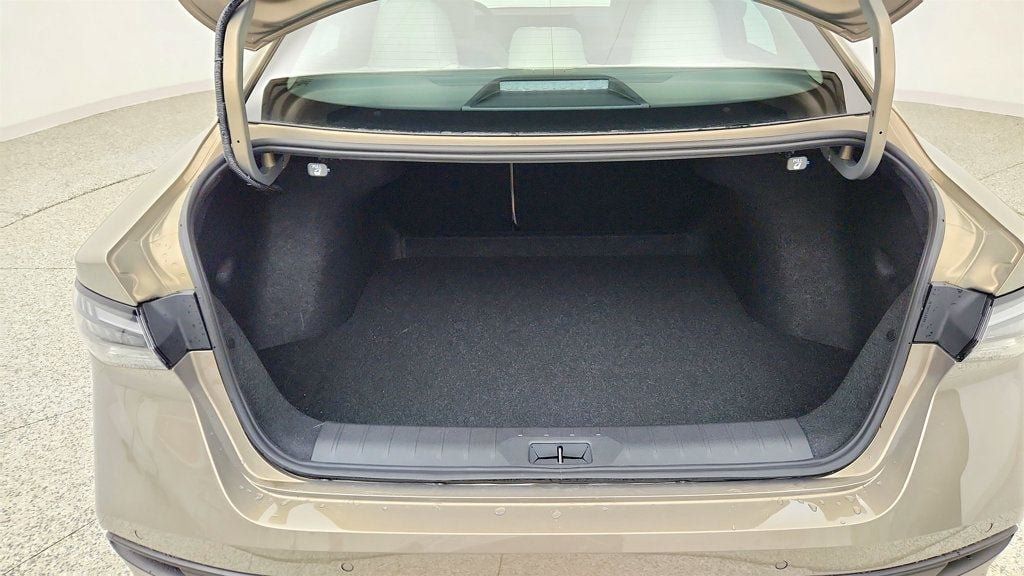Used 2026 Nissan Sentra SL w/ Floor Mat Package FWD image 22
