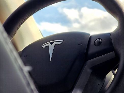 Used 2023 Tesla Model Y Long Range AWD/4WD image 14