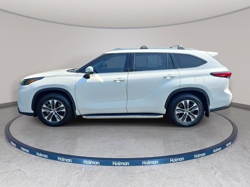 Used 2021 Toyota Highlander XLE AWD/4WD image 8