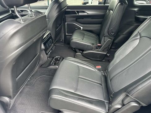 Used 2024 Jeep Wagoneer Series II AWD/4WD image 17
