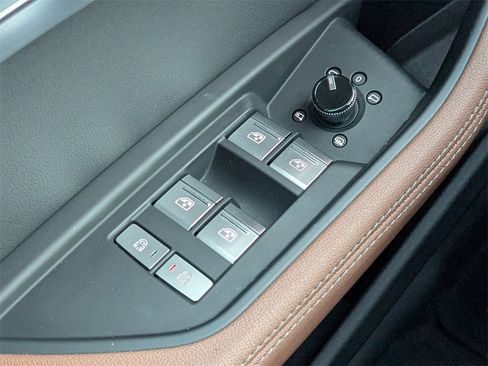 Used 2024 Audi Q8 e-tron Premium Plus w/ Premium Plus Package image 24