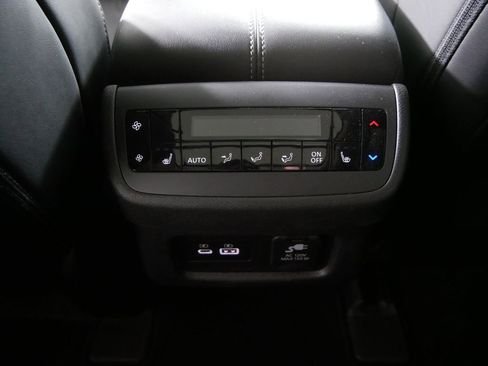 Used 2024 Nissan Pathfinder Platinum w/ Black Appearance Package image 21