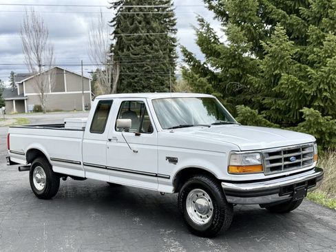 Used 1995 Ford F250 XLT image 2