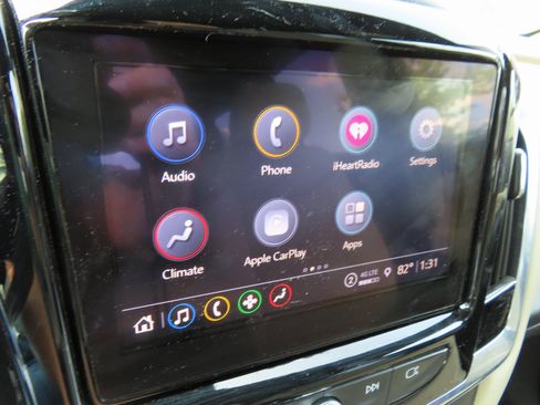 Used 2022 Chevrolet Traverse LT image 24