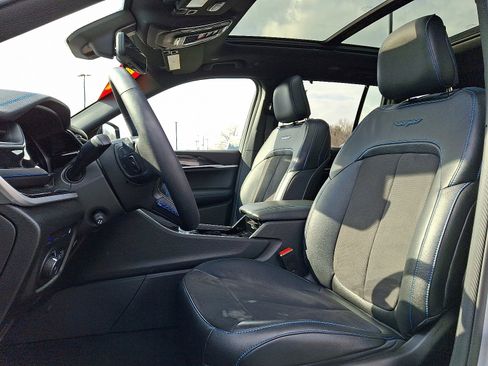 Certified 2023 Jeep Grand Cherokee Trailhawk w/ Luxury Tech Group III image 13