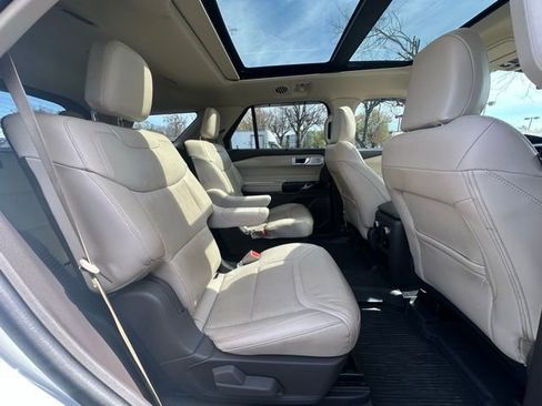 Used 2021 Ford Explorer Platinum w/ Equipment Group 601A AWD/4WD image 32
