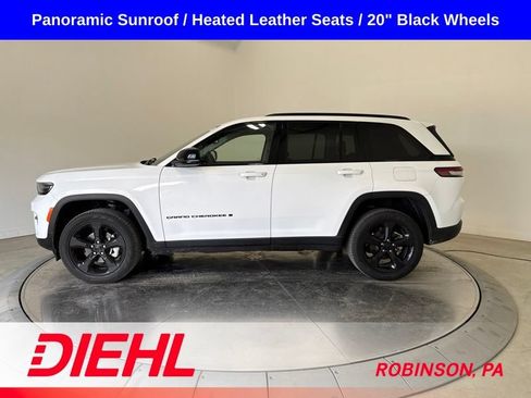 Used 2023 Jeep Grand Cherokee Limited w/ Black Appearance Package AWD/4WD image 4