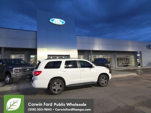 Used 2011 Toyota Sequoia SR5 w/ Sport Appearance Pkg image 6