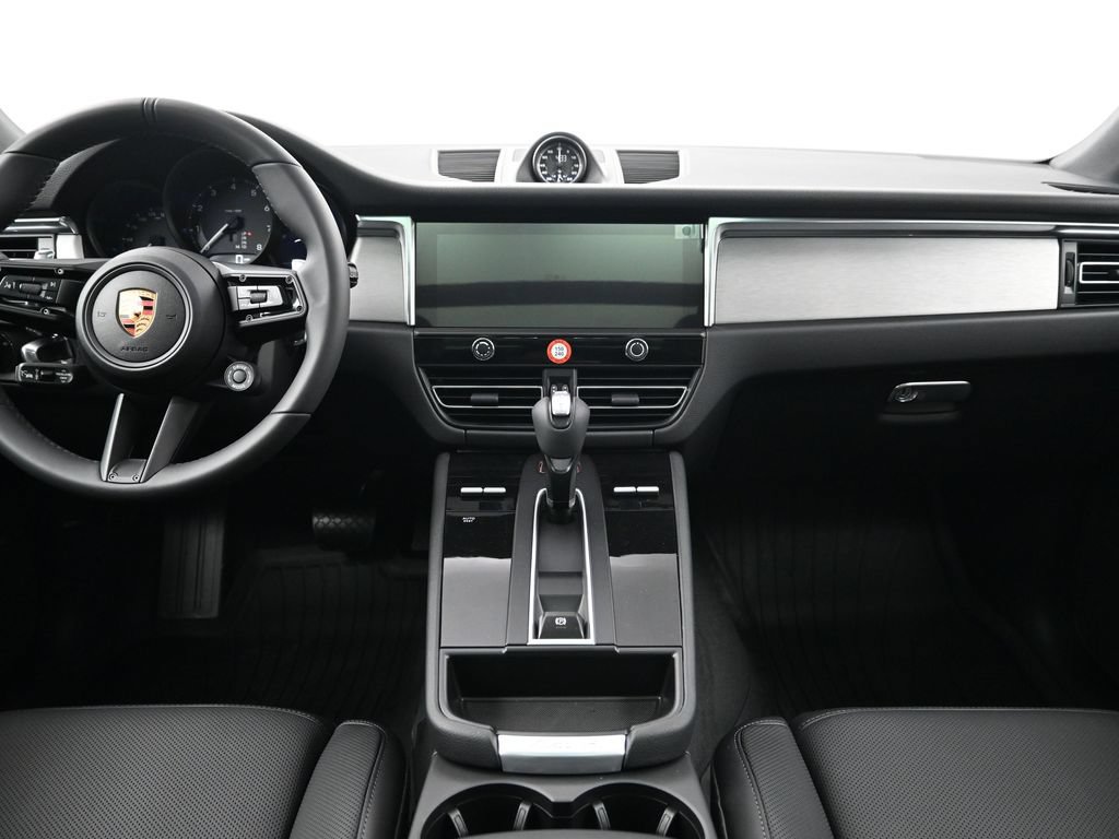 Certified 2026 Porsche Macan AWD/4WD image 9
