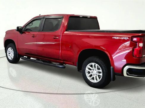 Used 2022 Chevrolet Silverado 1500 LT w/ Z71 Off-Road Package AWD/4WD image 4