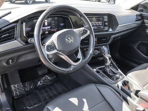 Certified 2024 Volkswagen Jetta SE FWD image 4