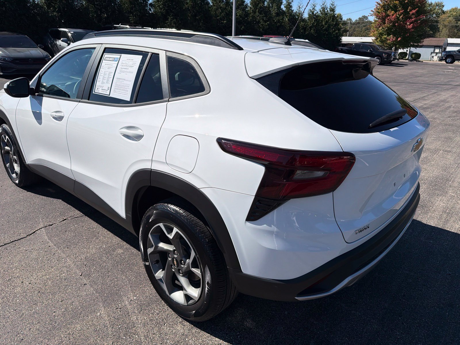 Used 2025 Chevrolet Trax LT w/ Driver Confidence Package FWD image 3