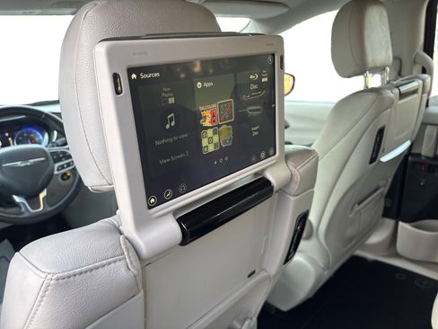 Used 2018 Chrysler Pacifica Touring-L Plus w/ Advanced Safetytec Group image 17