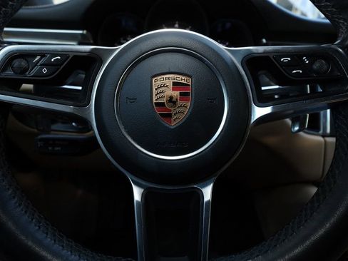 Used 2018 Porsche Macan image 36