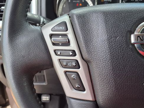 Used 2017 Nissan Titan SV image 23
