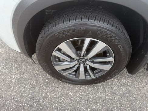 Certified 2025 Nissan Pathfinder SL FWD image 27