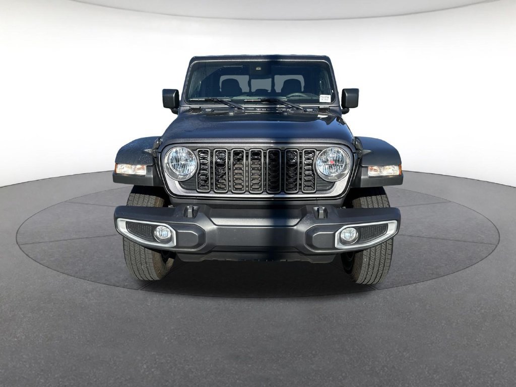Used 2025 Jeep Gladiator Sport AWD/4WD image 9