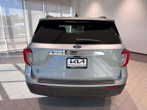 Used 2022 Ford Explorer XLT image 4