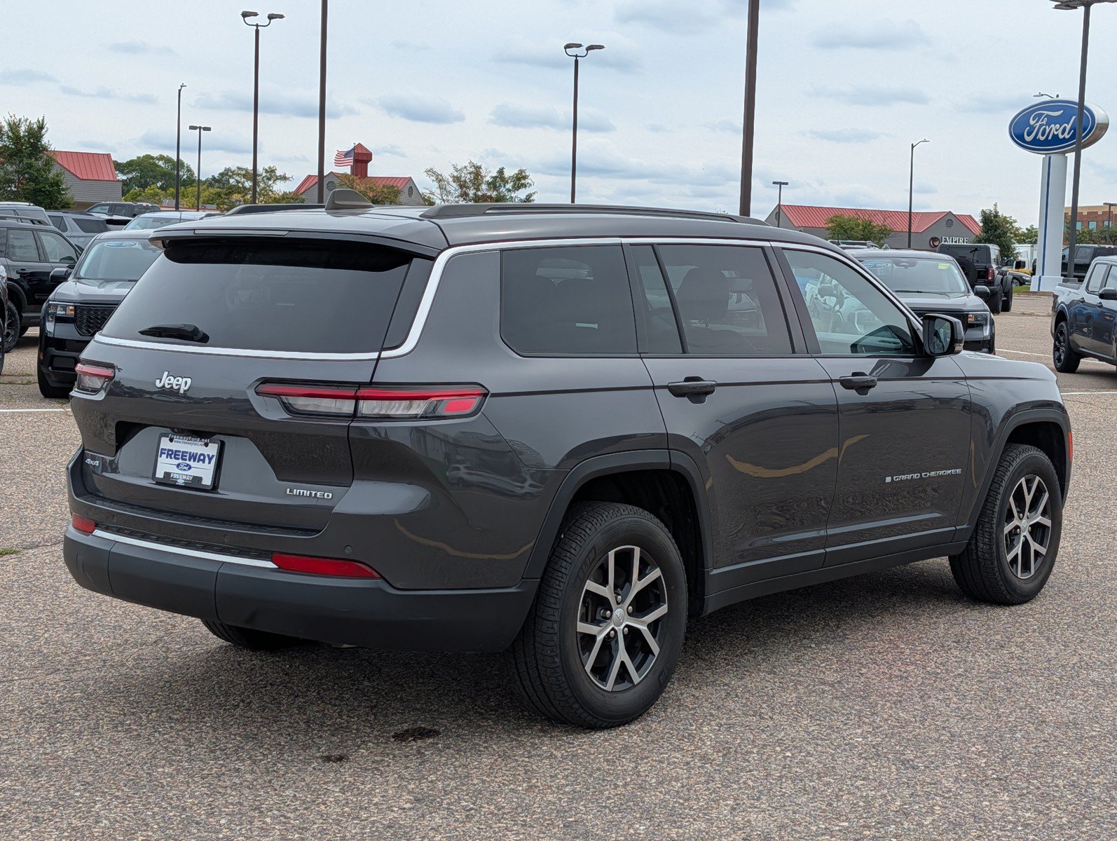 Used 2024 Jeep Grand Cherokee L Limited AWD/4WD image 5