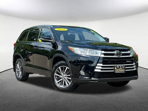 Used 2019 Toyota Highlander XLE AWD/4WD image 2
