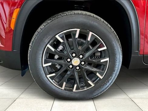 New 2026 Chevrolet Traverse LT w/ Sun and Wheel Package image 7