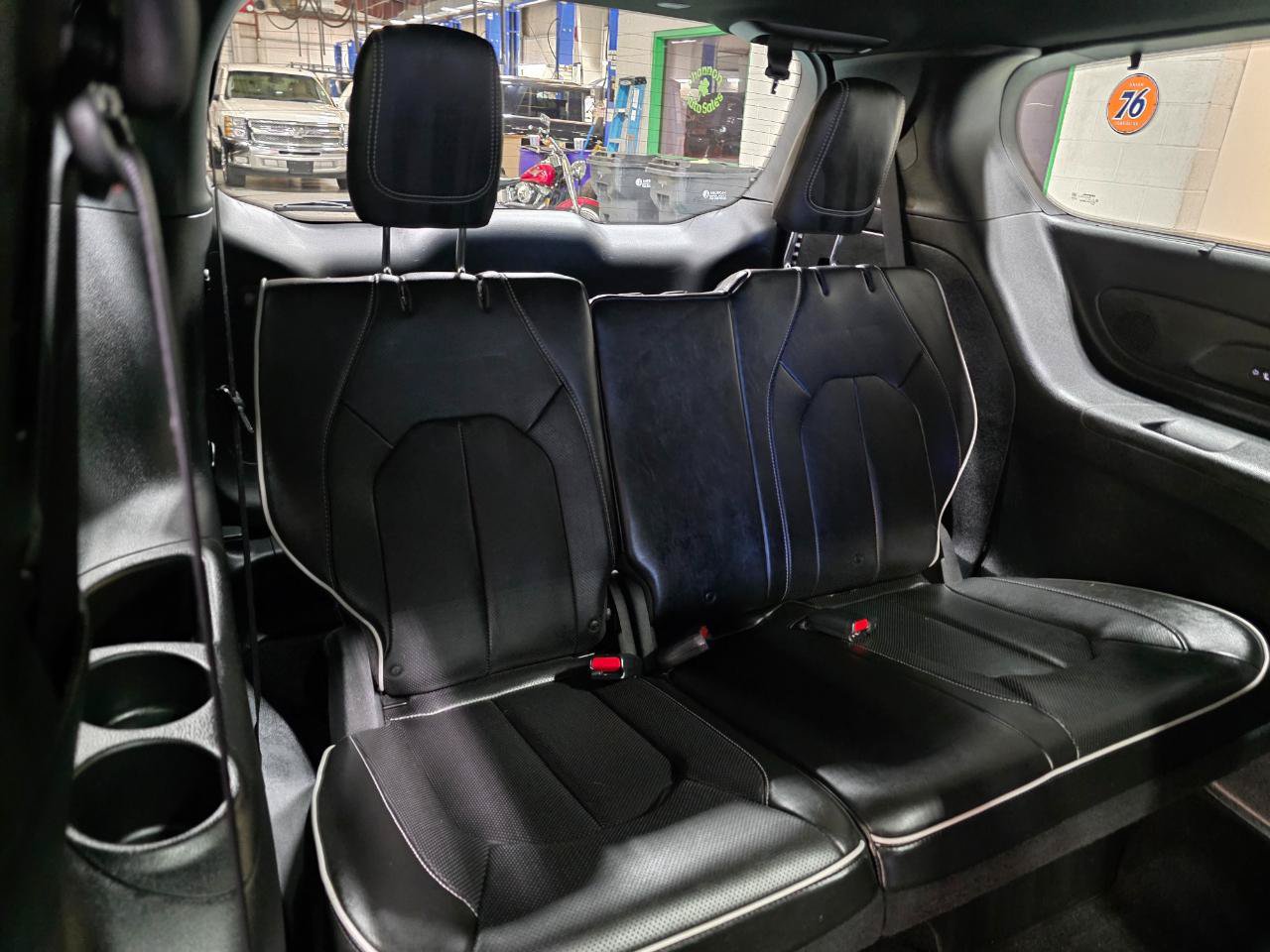 Used 2019 Chrysler Pacifica Limited w/ Advanced Safetytec Group FWD image 26