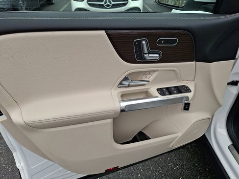 New 2026 Mercedes-Benz GLB 250 4MATIC image 7
